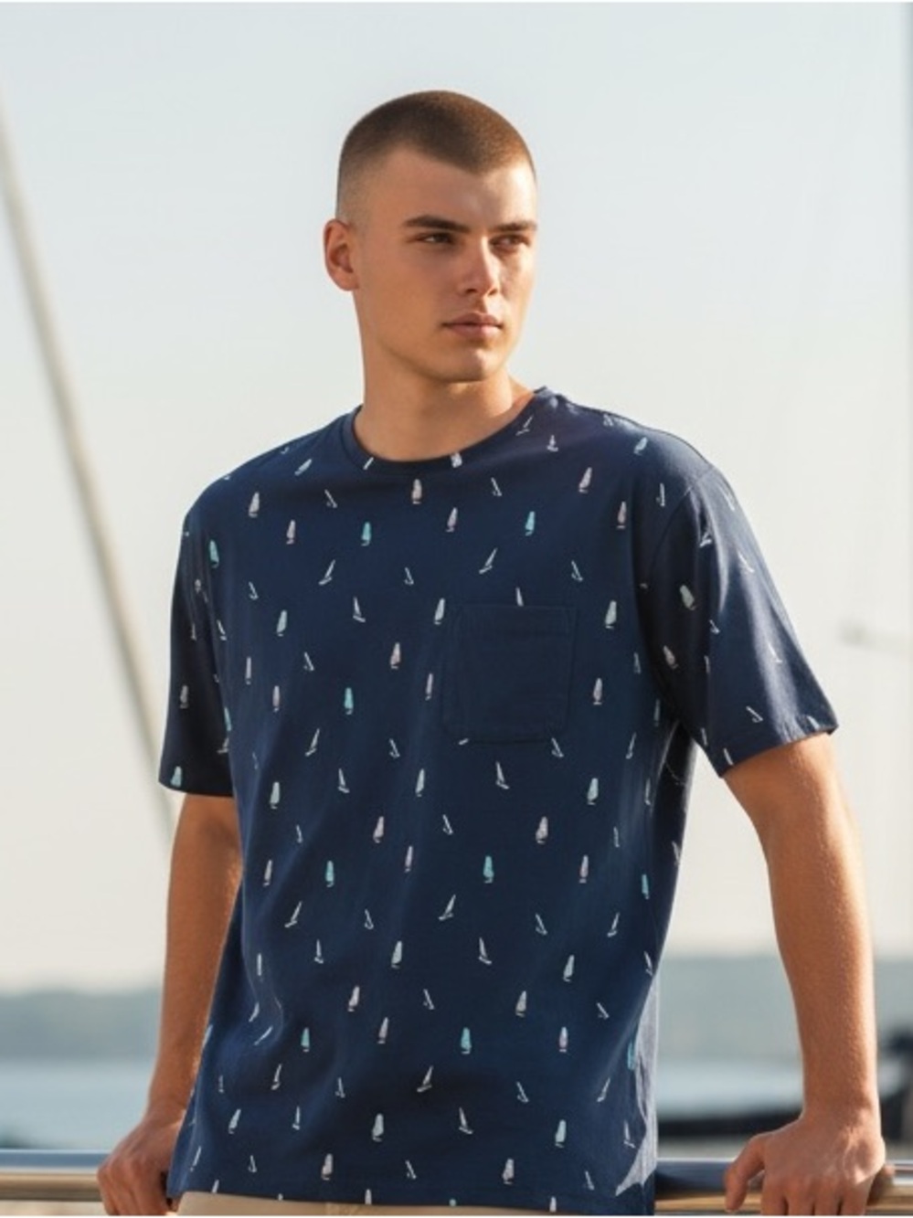 RW & CO MEN’S NAVY BLUE SAILBOAT PRINT POCKET T-SHIRT Size XL Nautical Crewneck